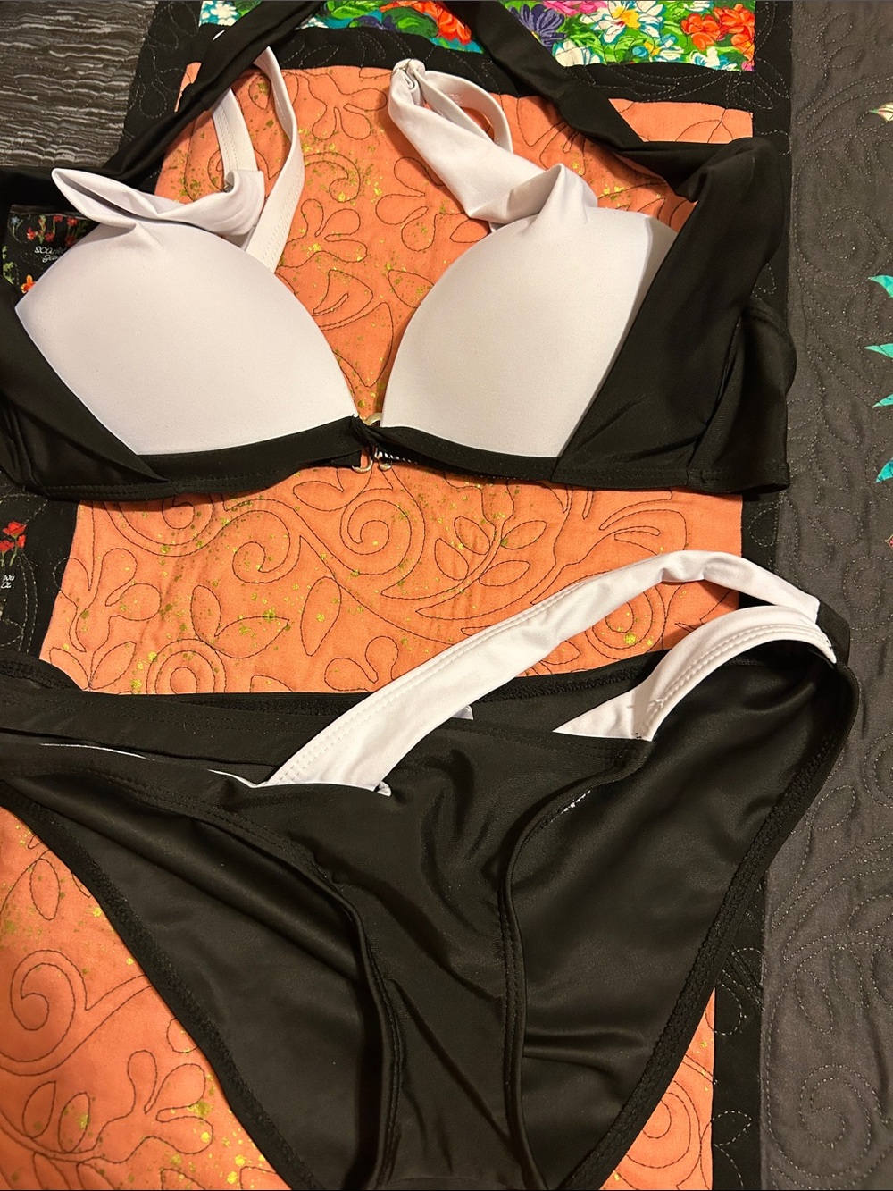 Source Unknown Black and White Push-Up Bikini Set- Excellent Condition